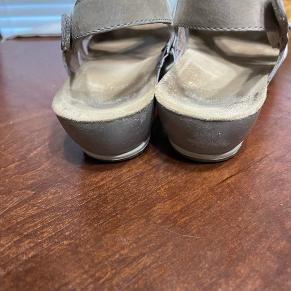 Dansko Vicky Crisscross Wedge Sandals Size 42 Nubuck Leather Tan Beige wedge 11 - Picture 4 of 8